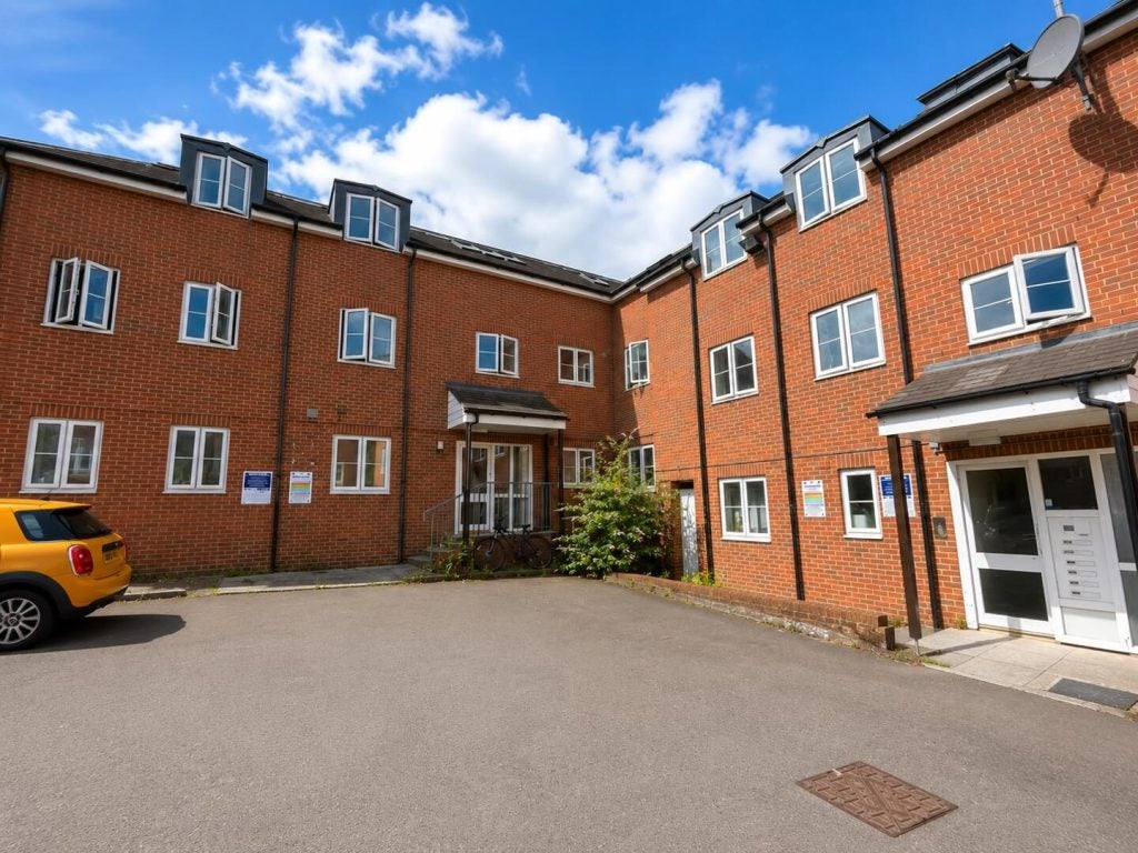Flat Curtis Street in Swindon
