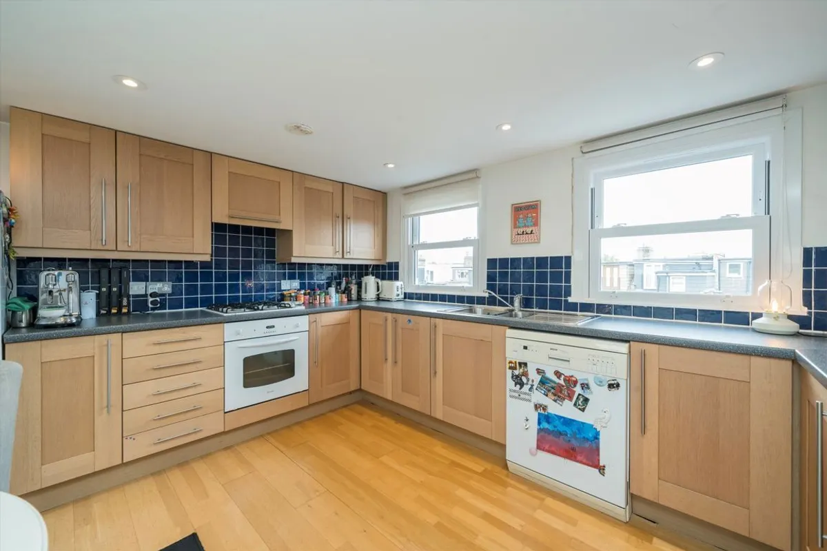 Flat Temple Road in Greater London