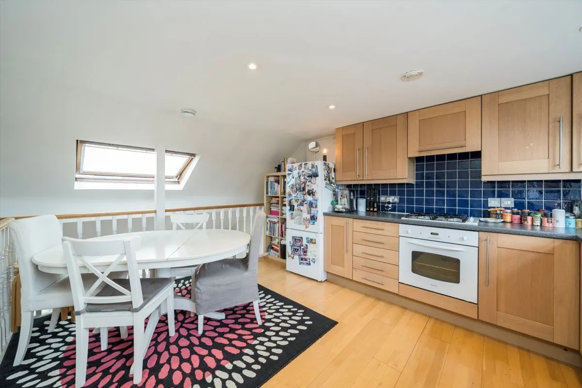 Flat Temple Road in Greater London