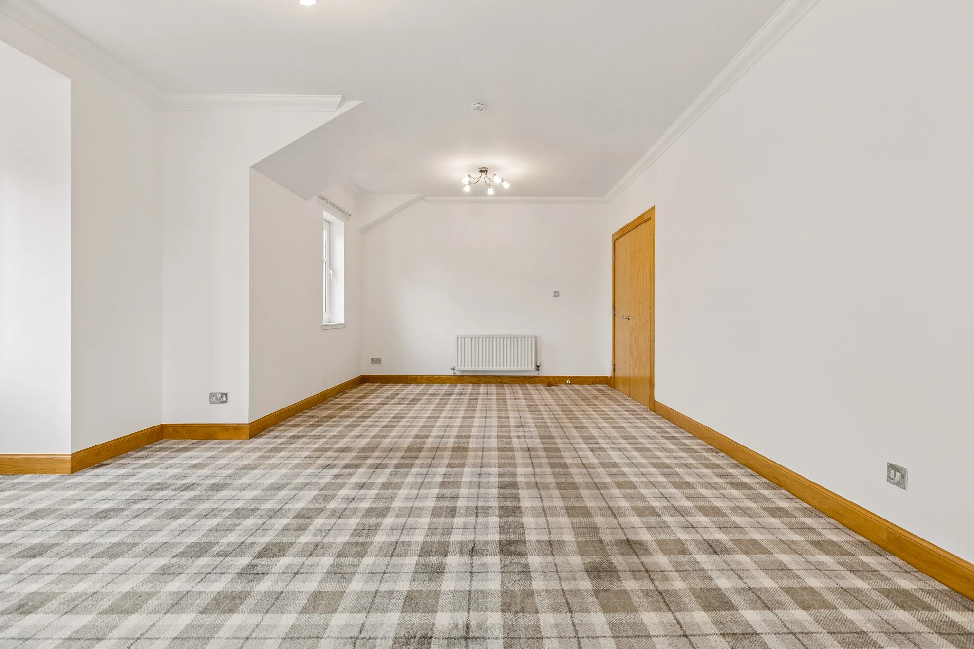 Flat Whitecraigs Court in Thornliebank