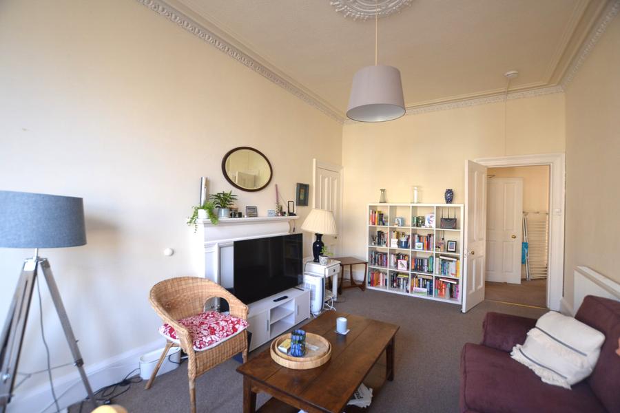 Flat Comiston Terrace in City of Edinburgh