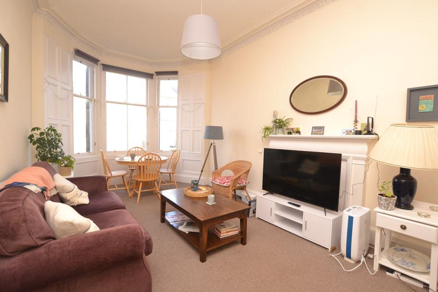 Flat Comiston Terrace in City of Edinburgh
