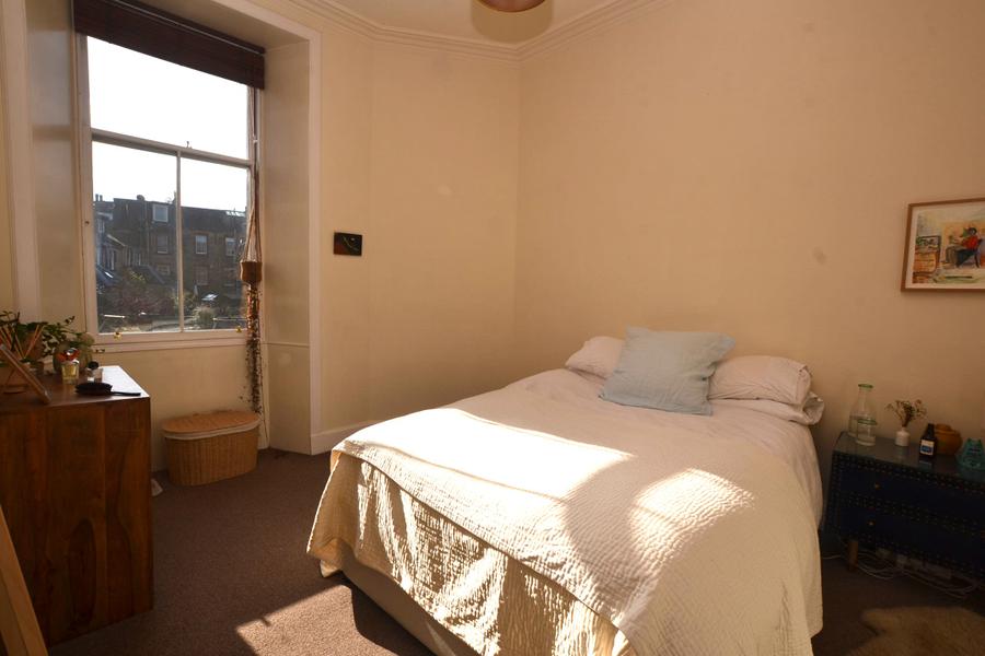 Flat Comiston Terrace in City of Edinburgh