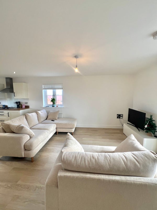Room Hainault Drive in Poole