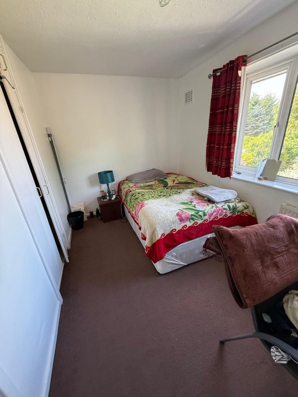 Room Glenavon Road in Birmingham
