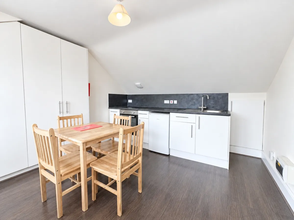 Flat Hornsey Park Road in Greater London