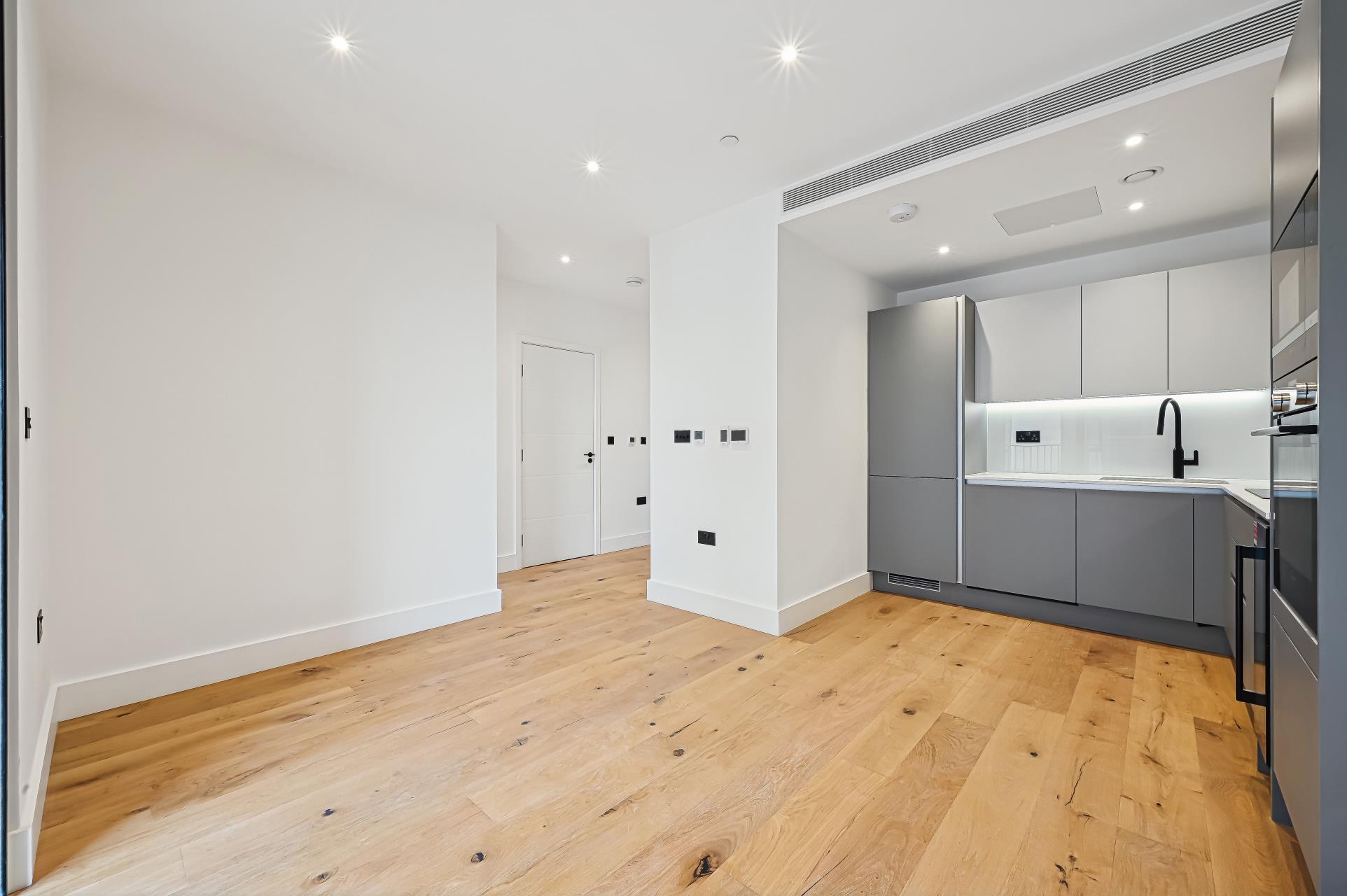 Flat Worgan Street in Greater London