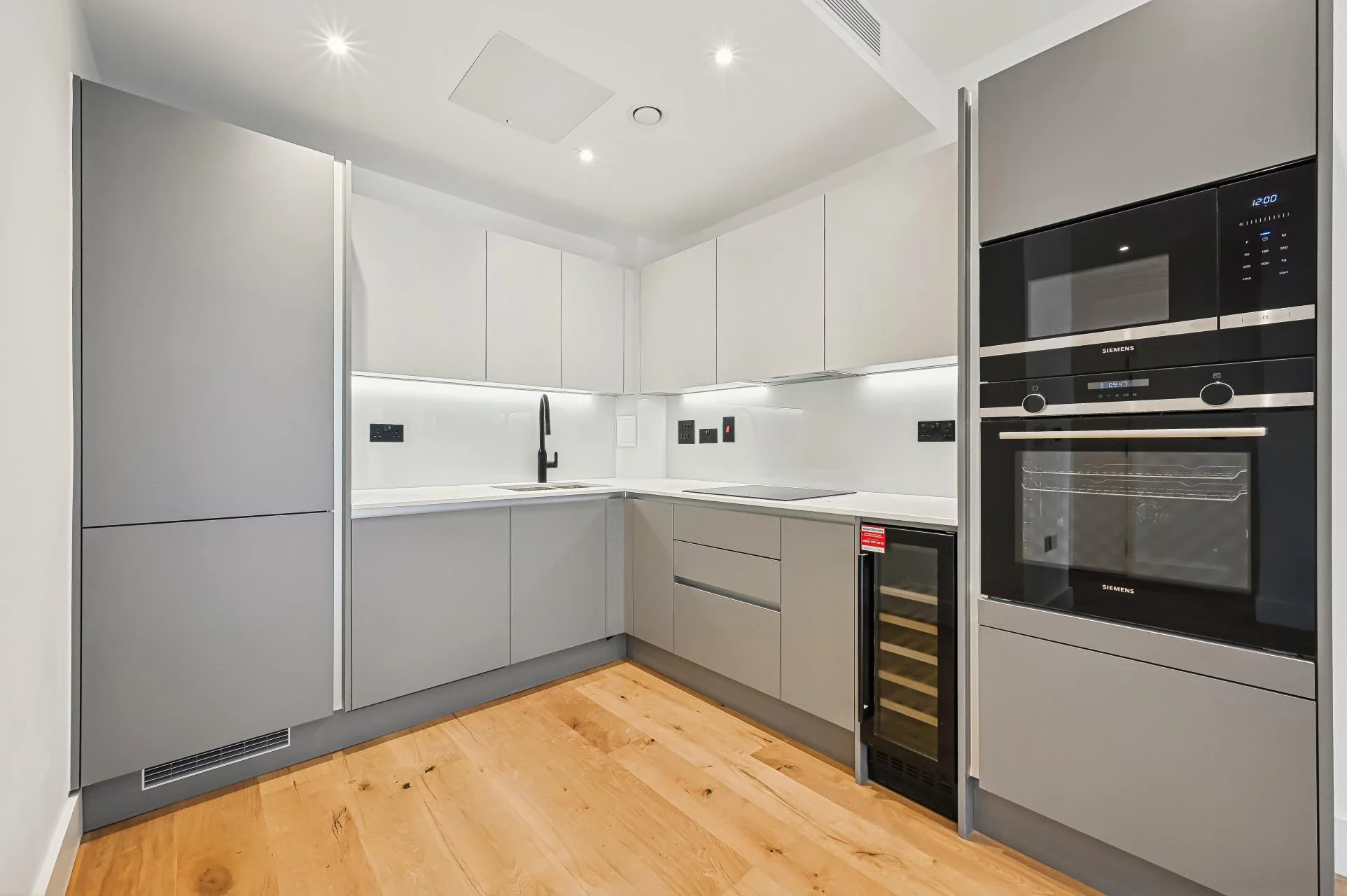 Flat Worgan Street in Greater London