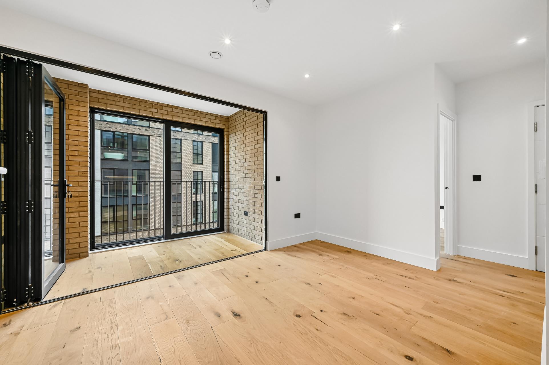 Flat Worgan Street in Greater London