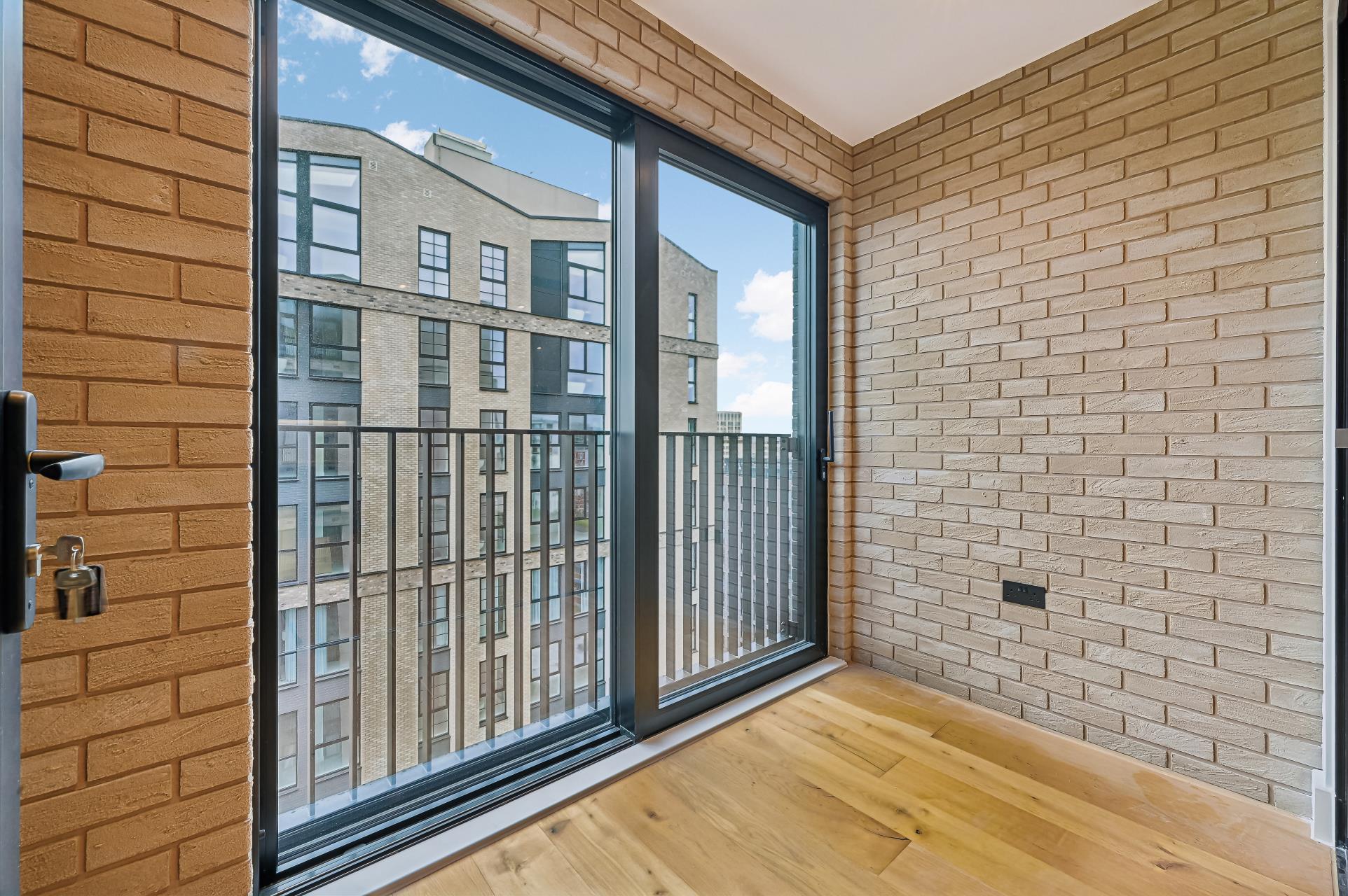 Flat Worgan Street in Greater London