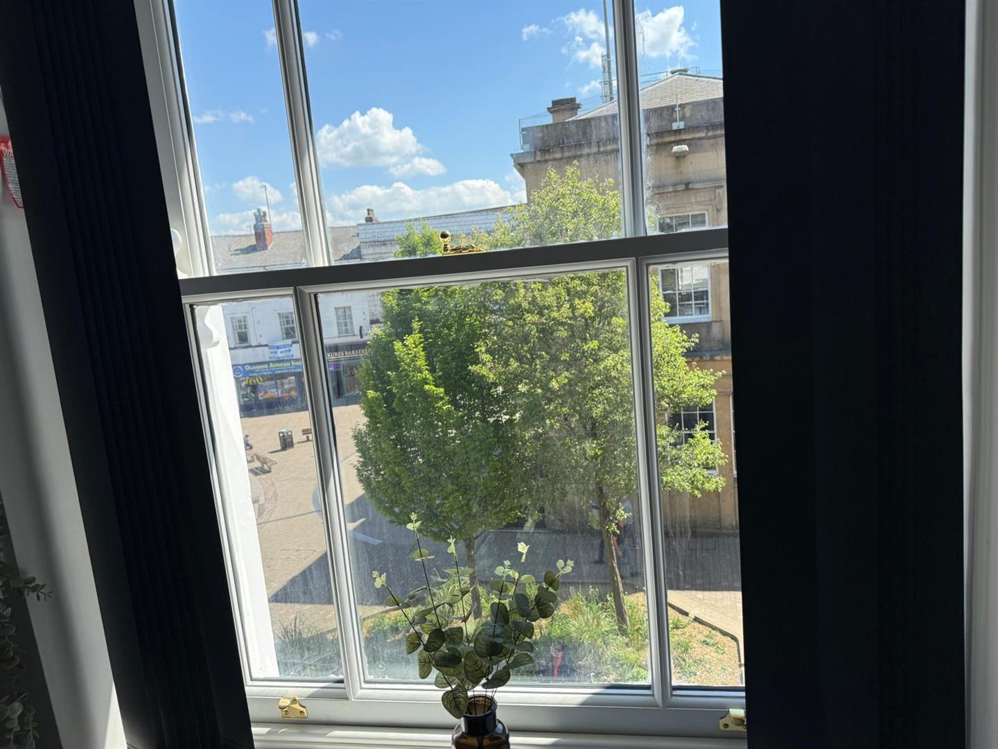 Room Market Place in Mansfield Woodhouse
