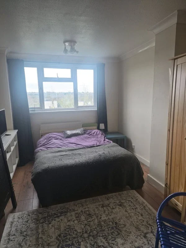 Room Longcroft Rise in Epping Forest