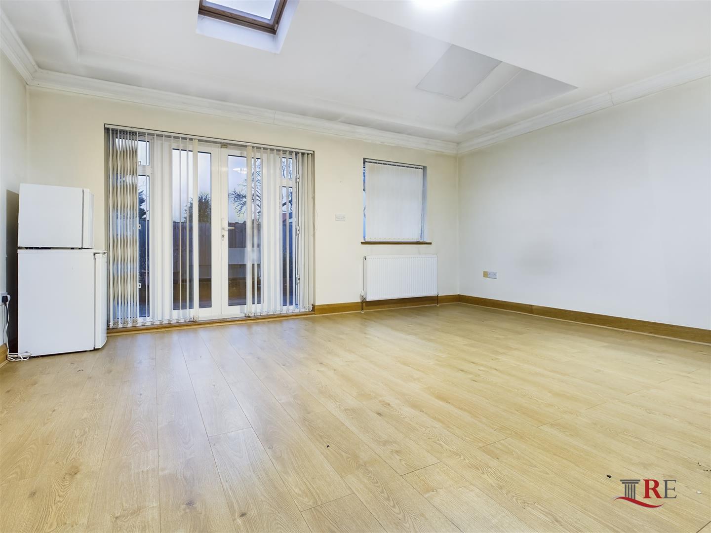 Room Columbia Avenue in Greater London