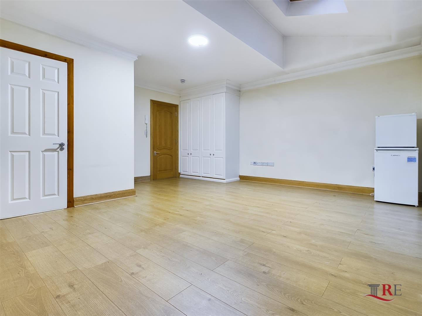 Room Columbia Avenue in Greater London