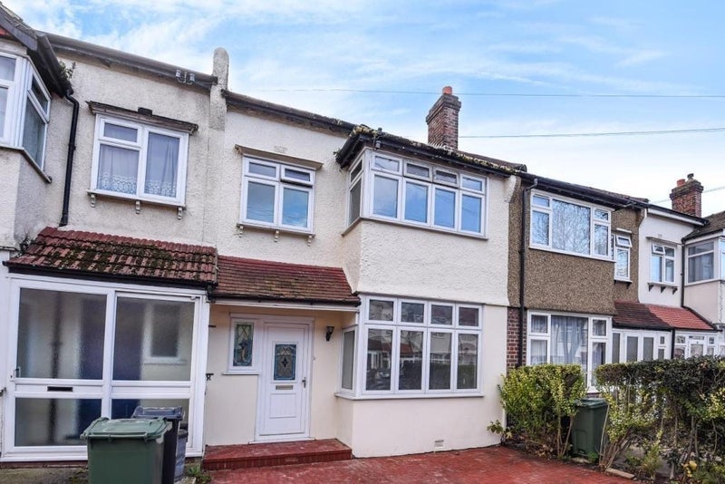 Room Runnymede Crescent in Greater London