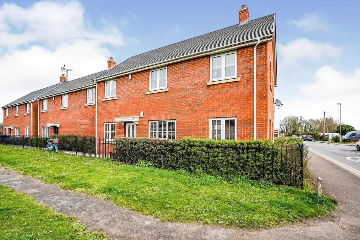 Flat Gilpin Court in Hockliffe