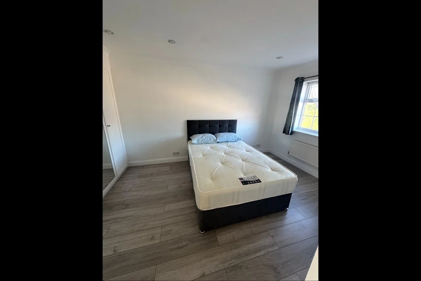 Room St. John Street in Greater London