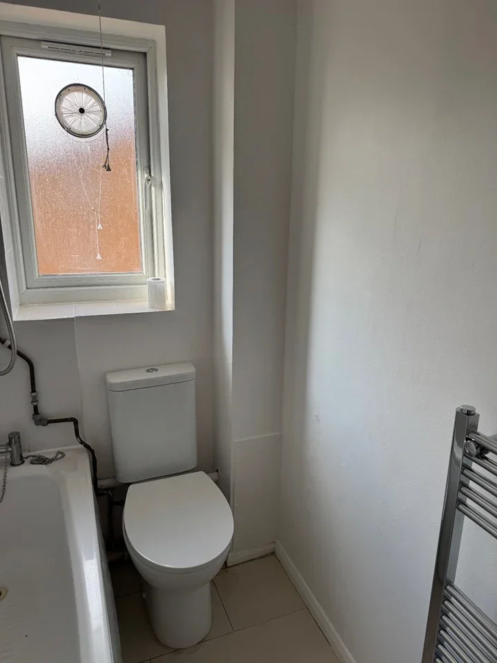 Flat Streamside Close in Greater London