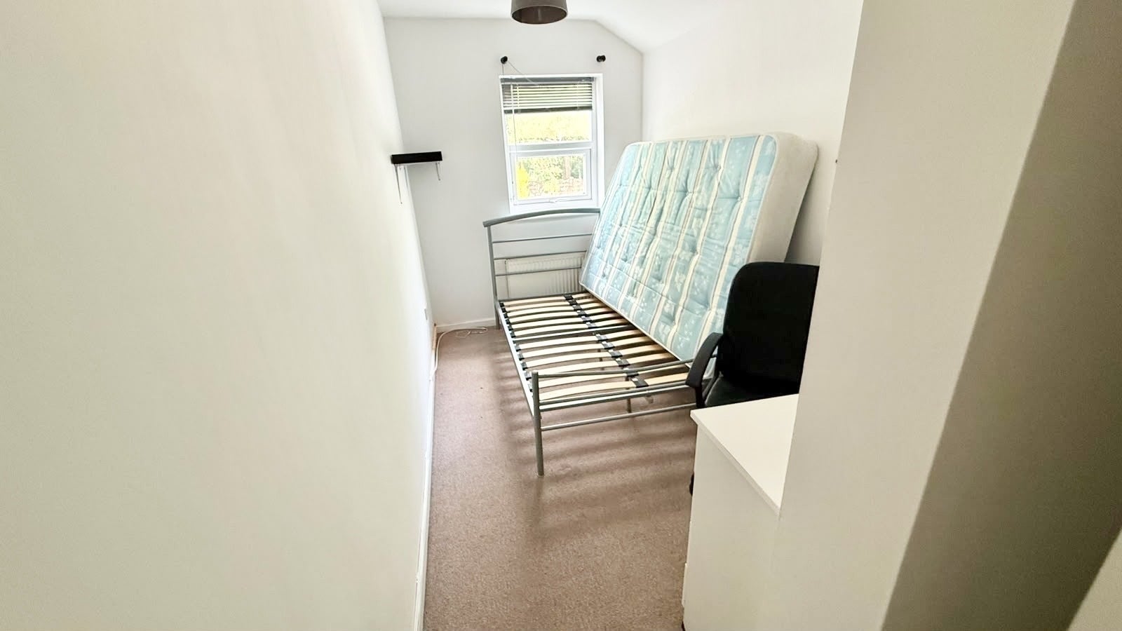 Room Heeley Road in Birmingham
