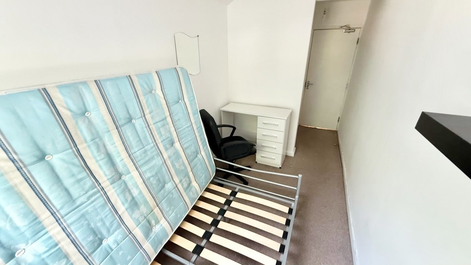 Room Heeley Road in Birmingham