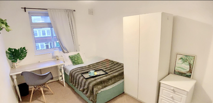 Room Moody Street in Greater London