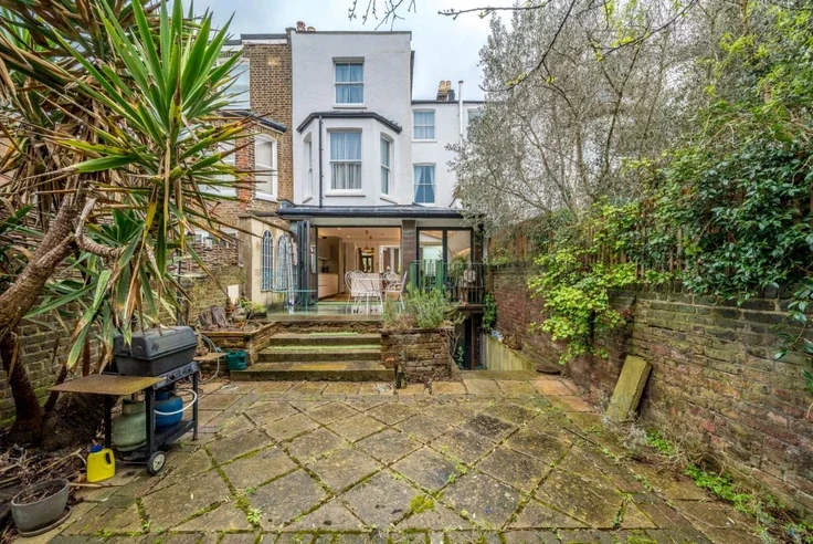 House Dalgarno Gardens in Greater London