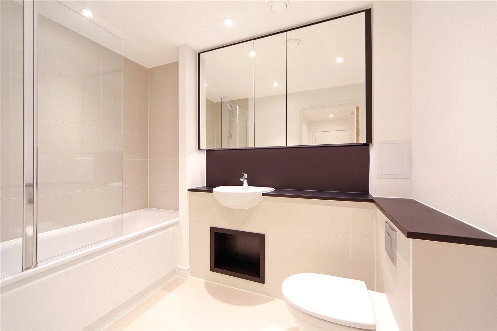 Flat Vian Street in Greater London
