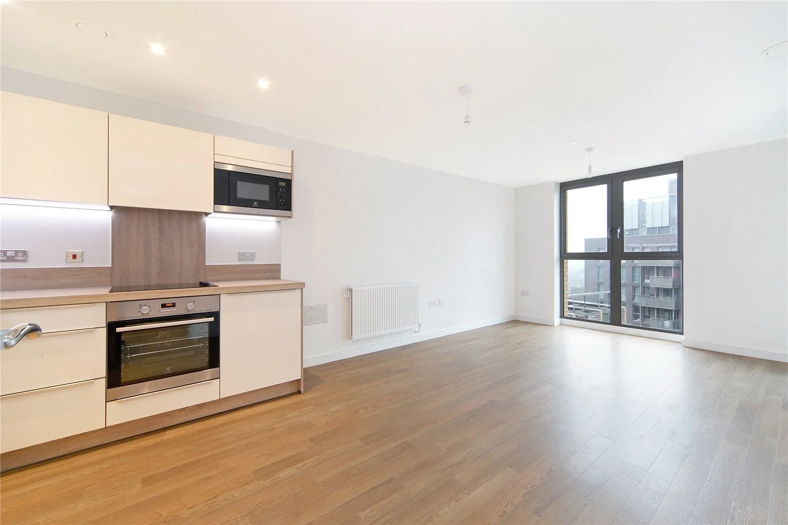 Flat Vian Street in Greater London