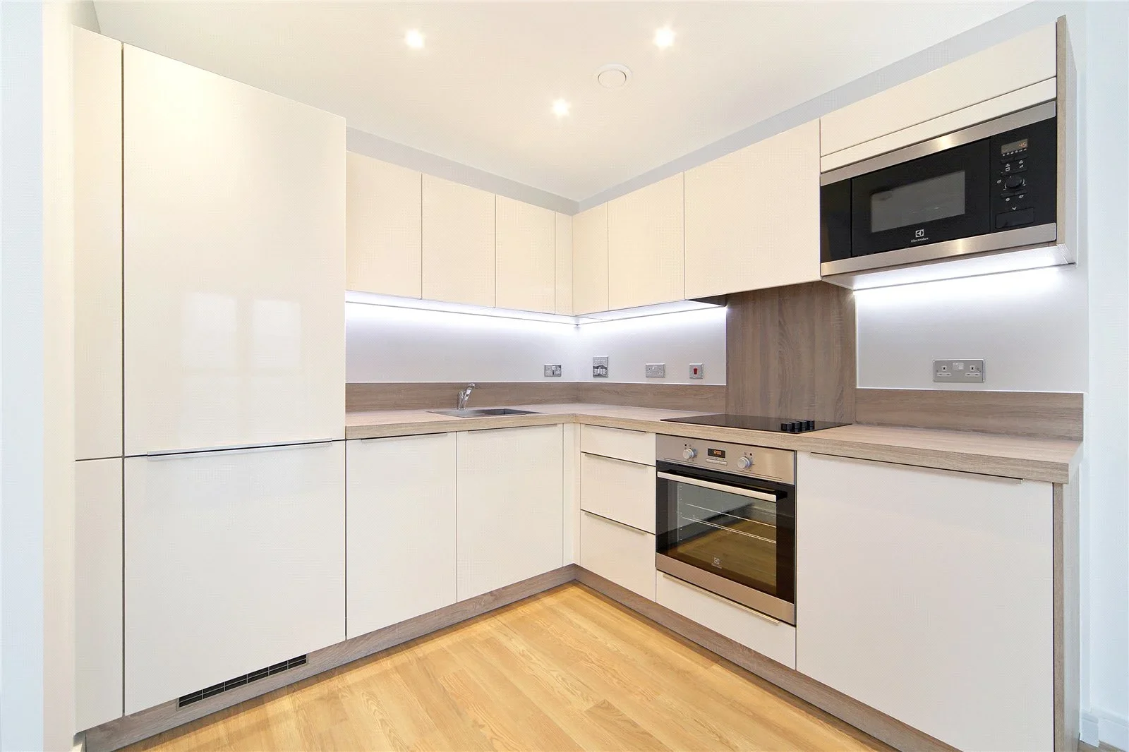 Flat Vian Street in Greater London
