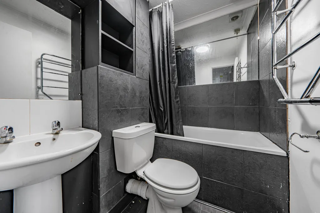 Flat Ryeland Close in Greater London