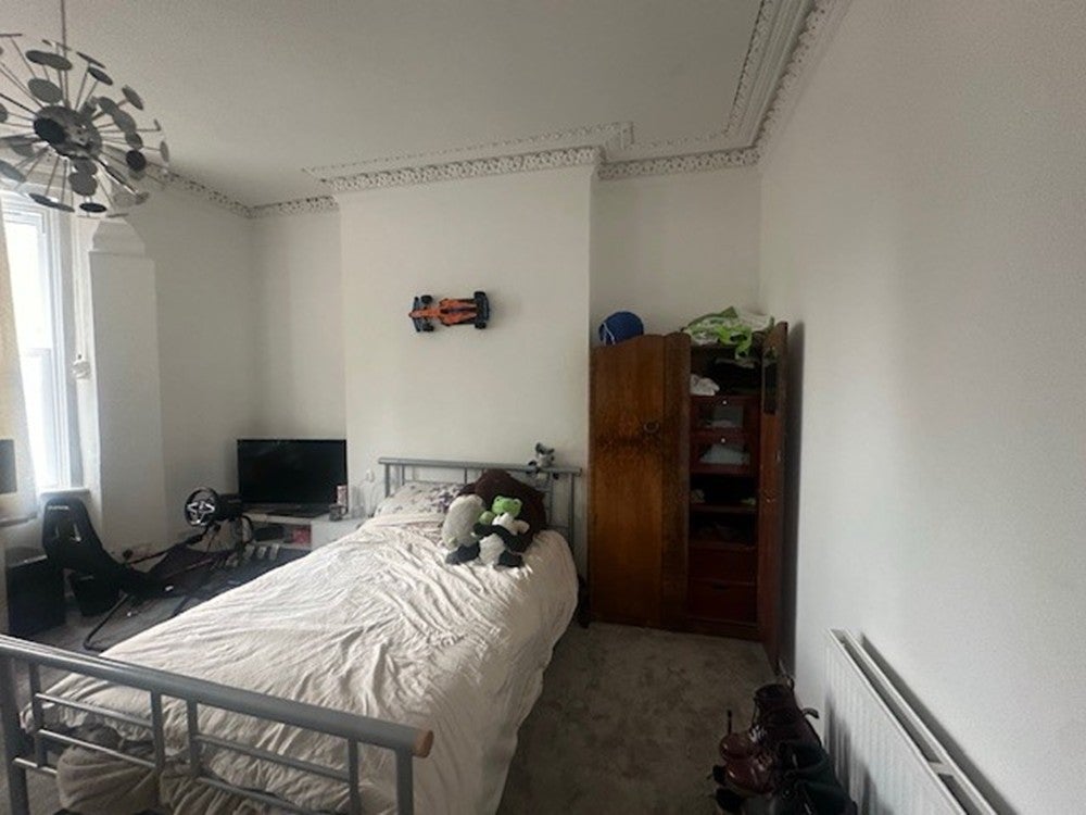 Flat Clapham Road in Bedford