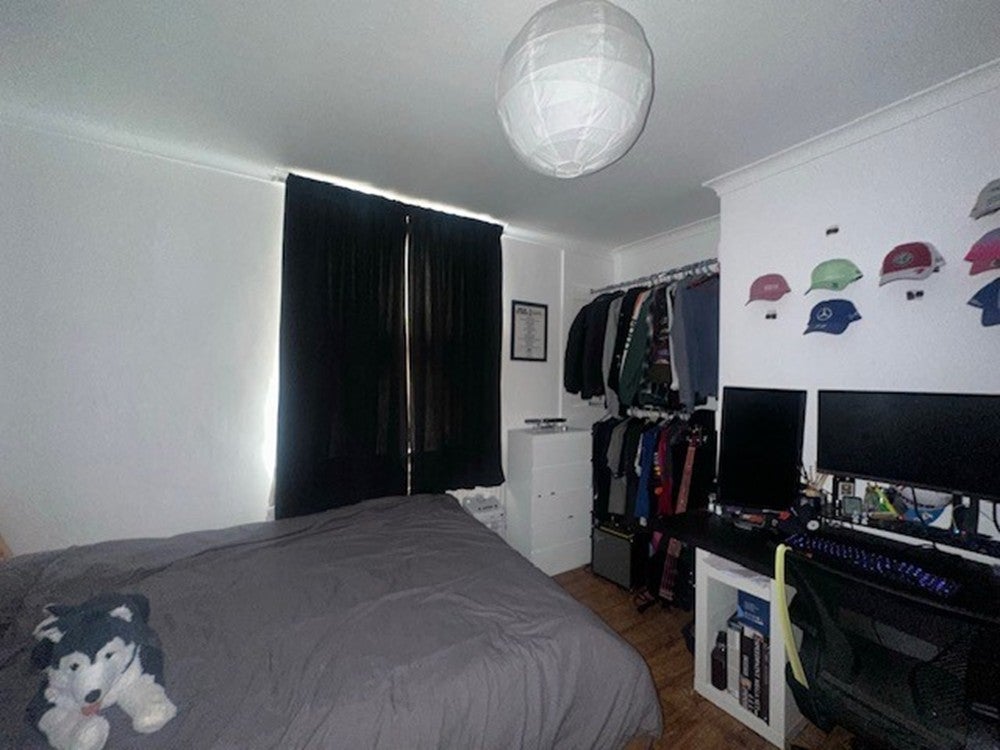 Flat Clapham Road in Bedford