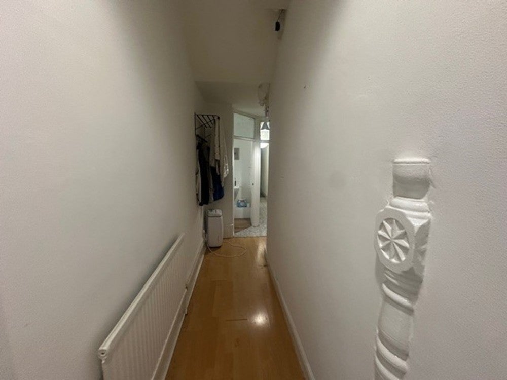 Flat Clapham Road in Bedford