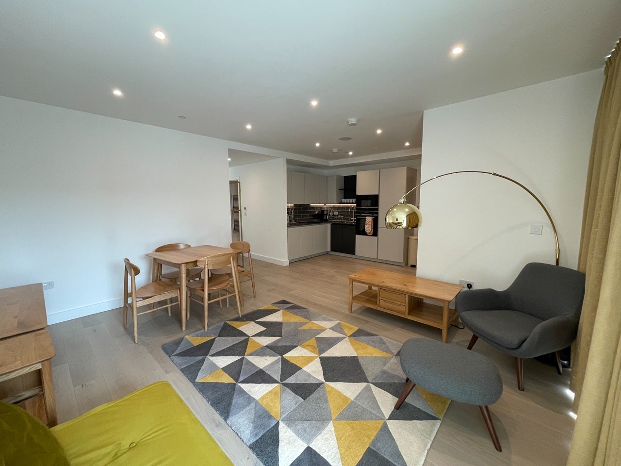 Flat Tannery Square in Greater London
