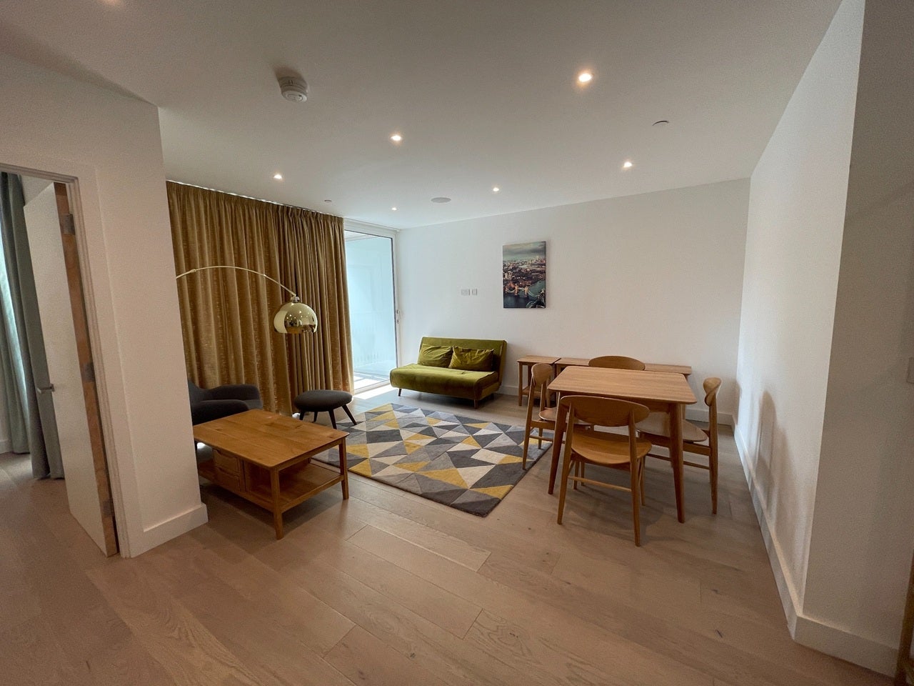 Flat Tannery Square in Greater London