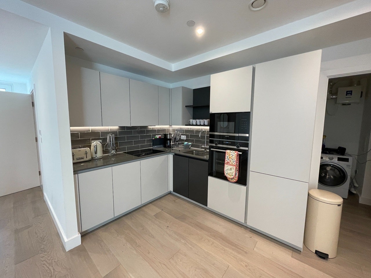 Flat Tannery Square in Greater London