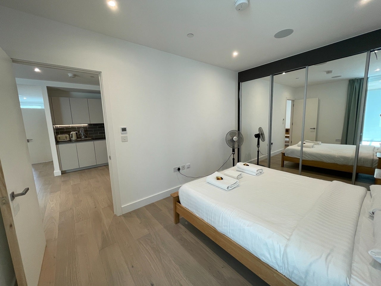 Flat Tannery Square in Greater London