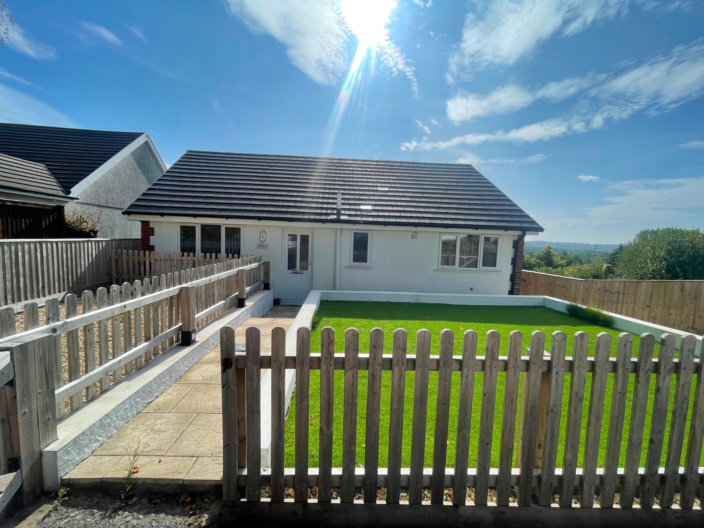 House Bwllfa Road in Ynystawe