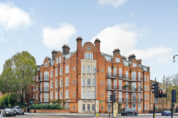 Flat Cheyne Walk in Greater London