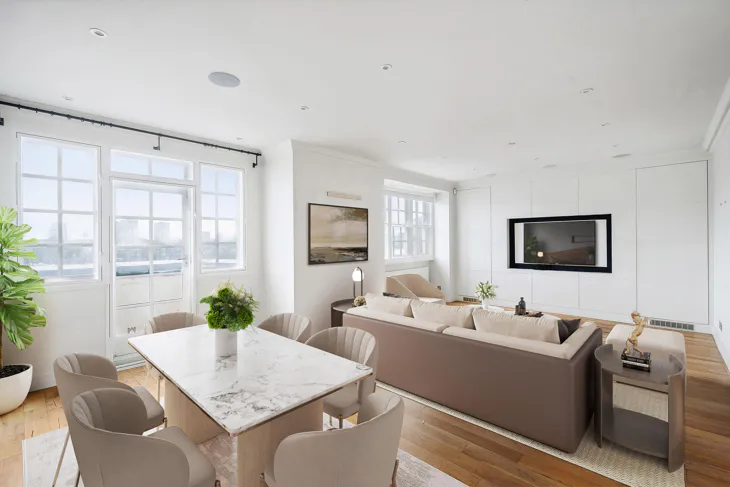 Flat Cheyne Walk in Greater London