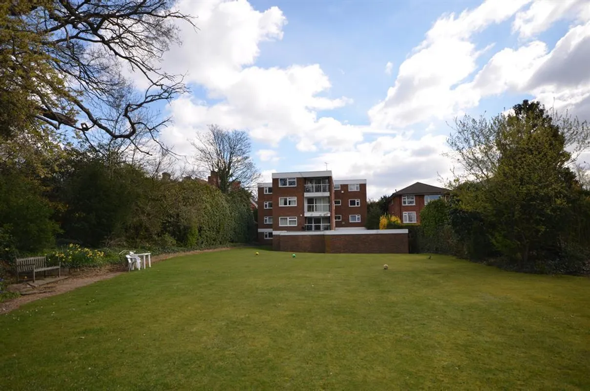 Flat South Hill Avenue in Greater London