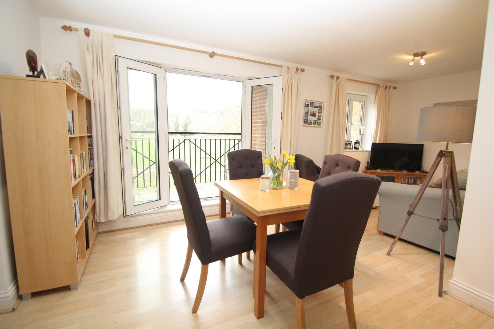 Flat Wye Gardens in High Wycombe