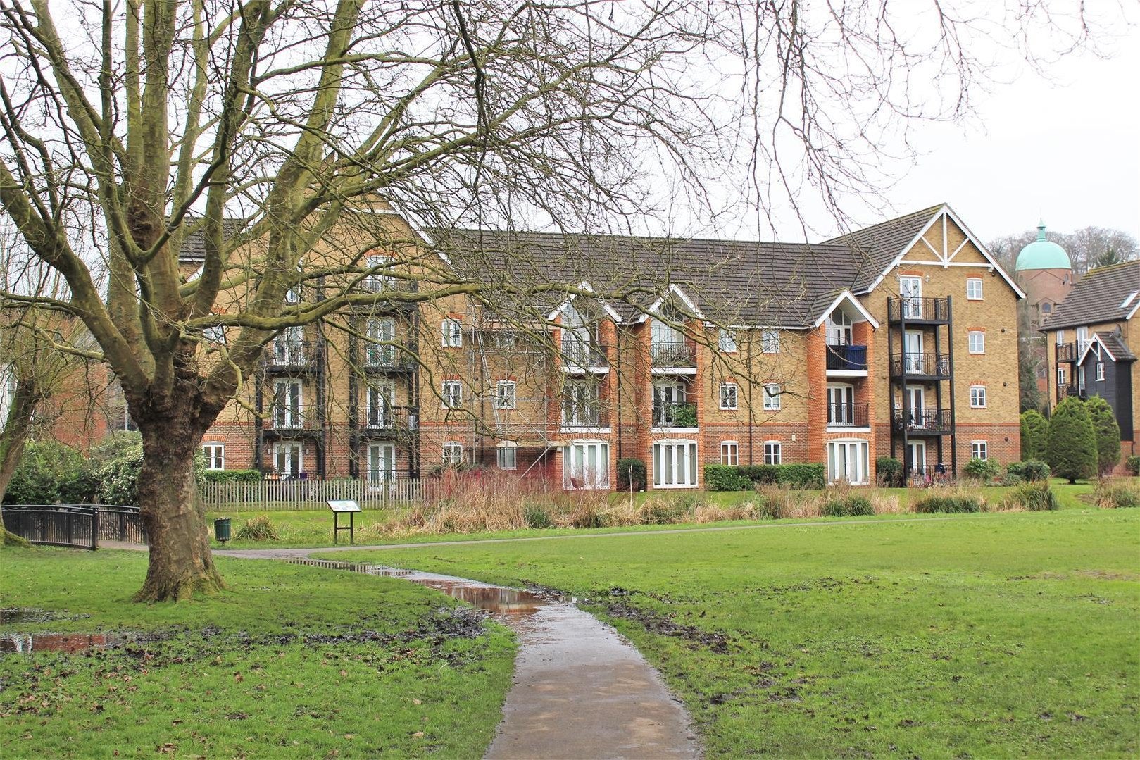 Flat Wye Gardens in High Wycombe