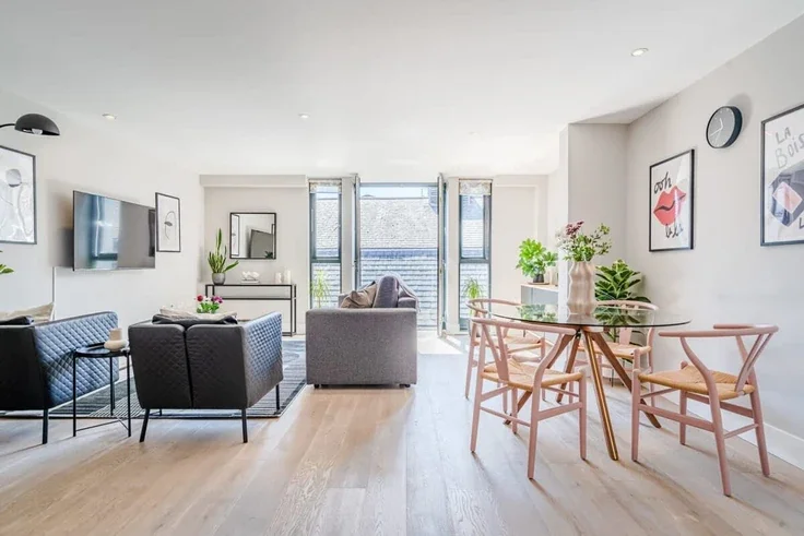 Flat Bull Inn Court in City of Westminster