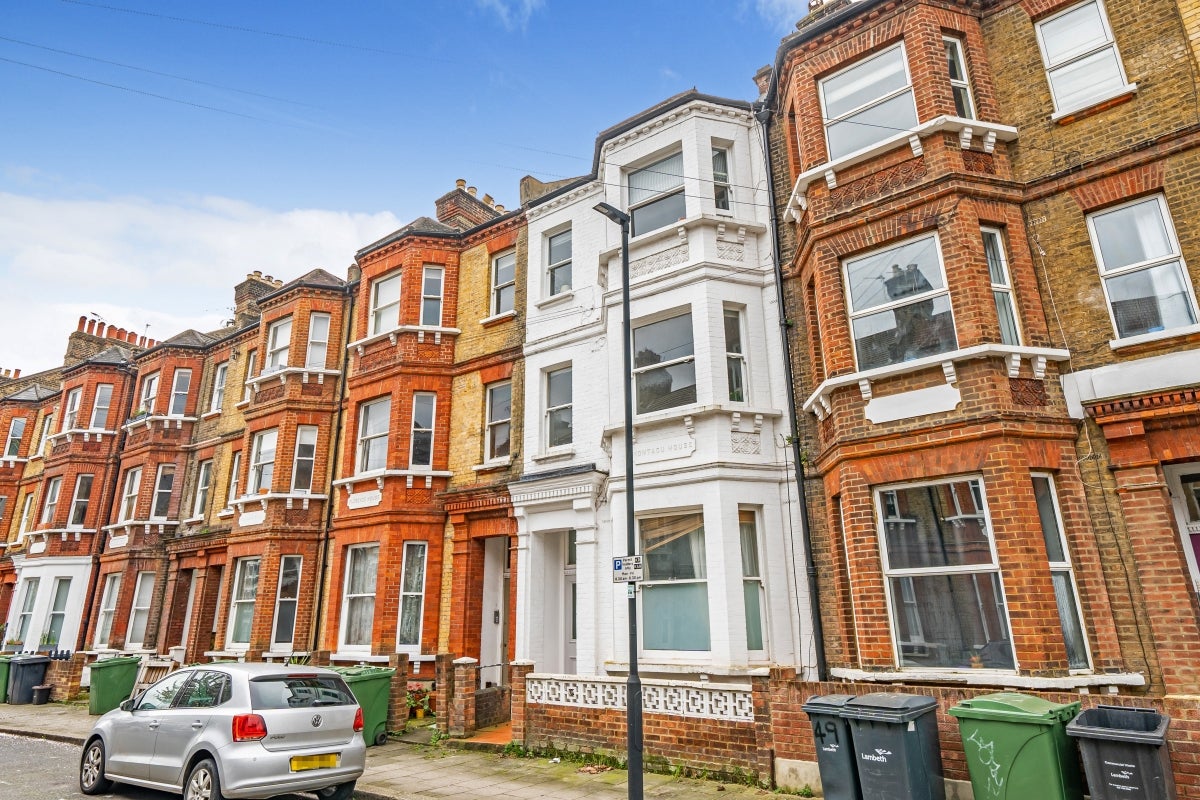 Flat Mandela Street in Greater London