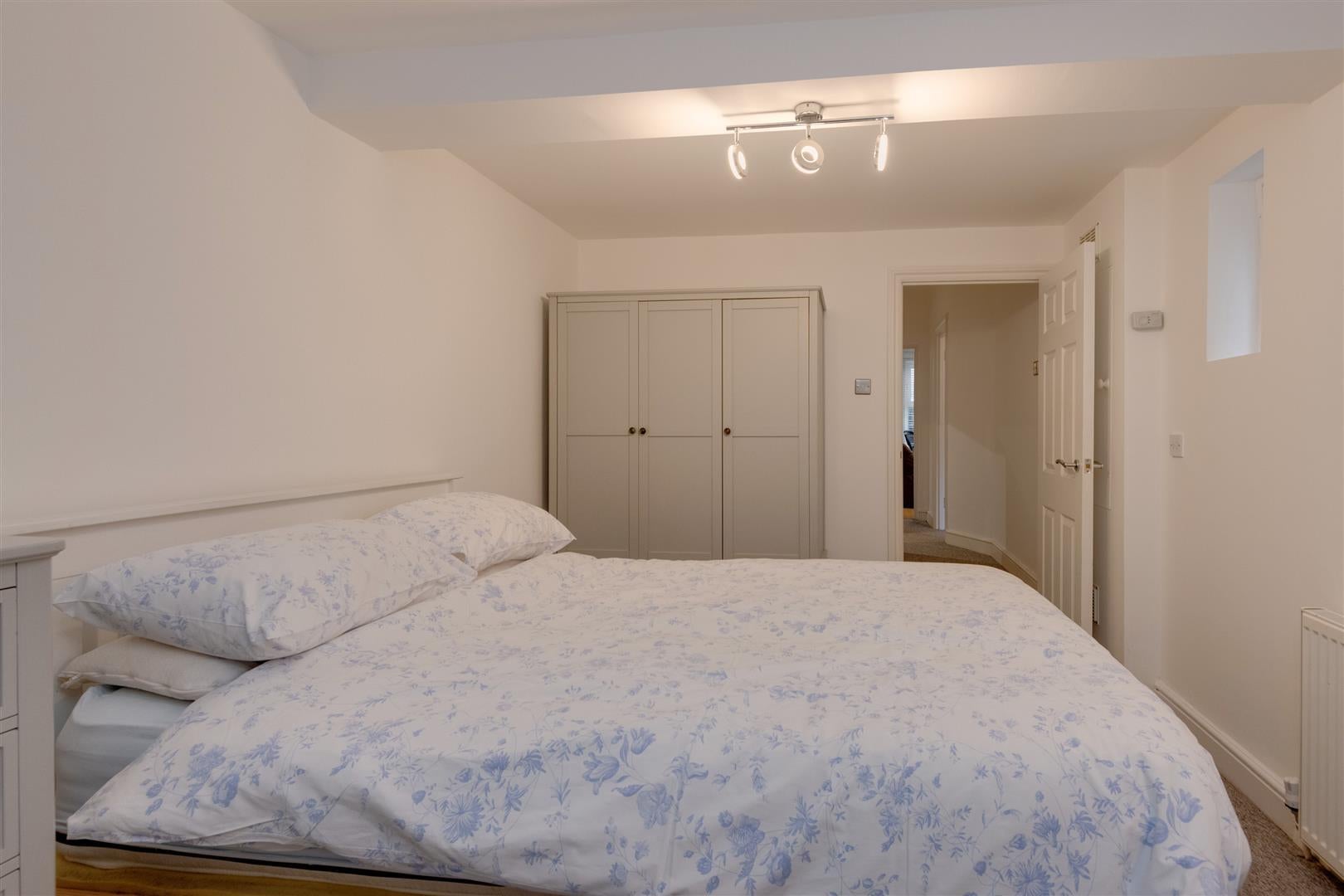 Flat Kingsgate Road in Greater London