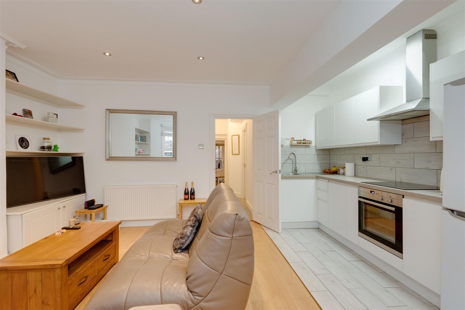 Flat Kingsgate Road in Greater London