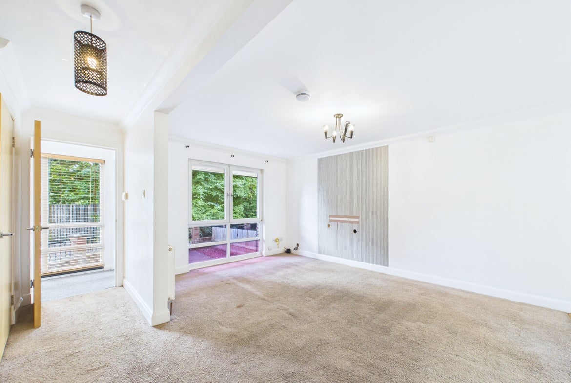 House Overton Road in Cambuslang
