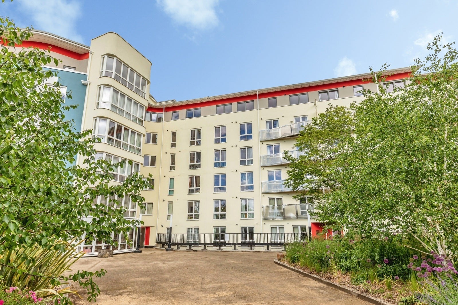 Flat The Crescent in Bristol