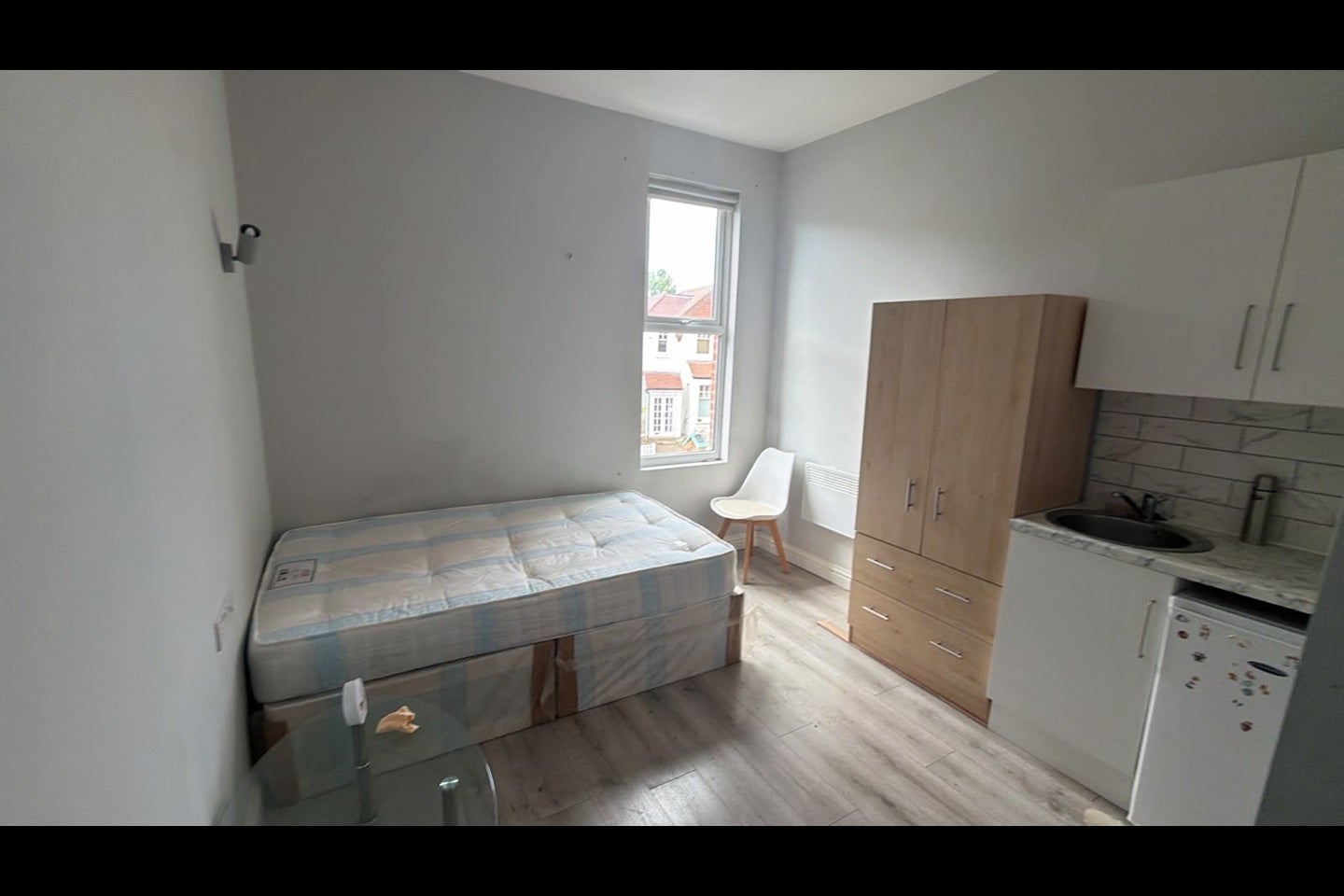 Flat Thurlby Road in Greater London